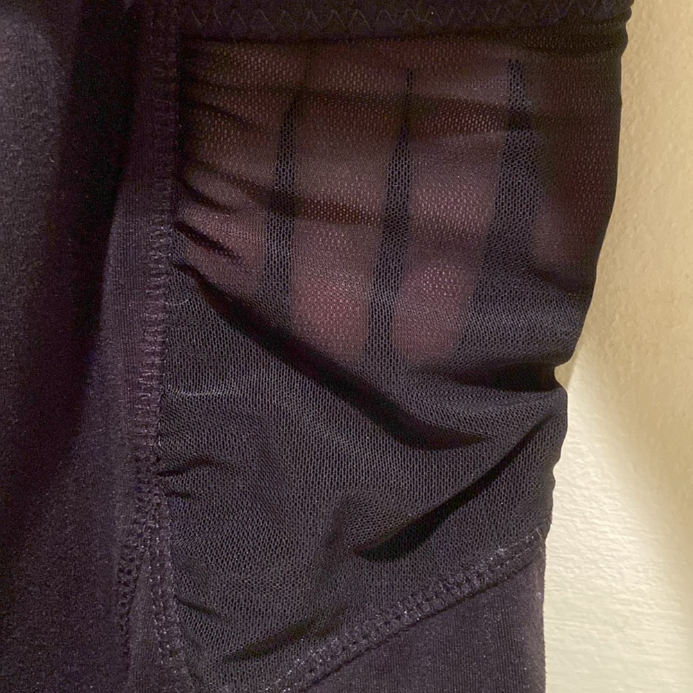 🩷Tangerine Black Capri leggings size large - Picture 4 of 6